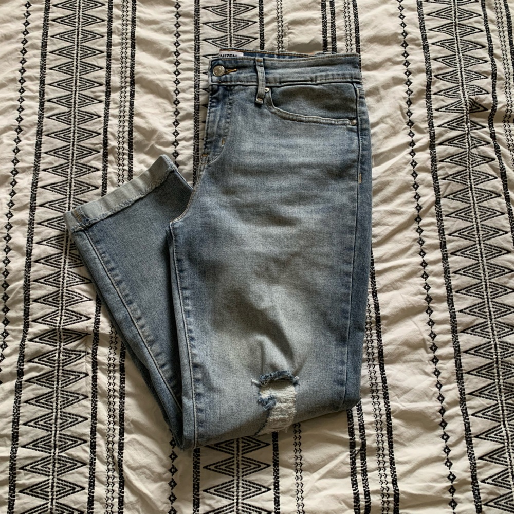 Levi’s | Mid-Rise Boyfriend Jeans Size 30